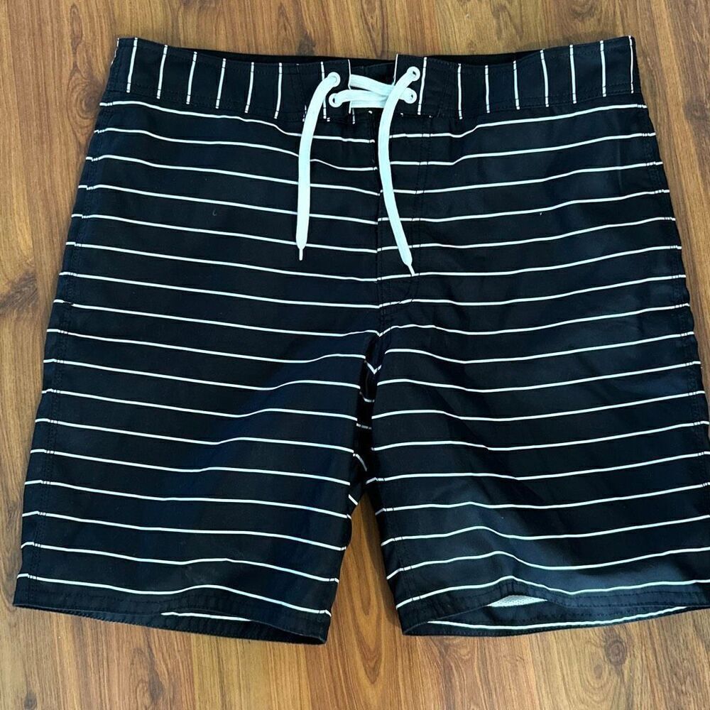 GAP black and white striped men’s swim trunks, bathing suit, size XL board short